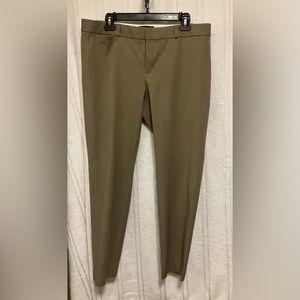 BANANA REPUBLIC “Sloan” sz 12. Soft Khaki. Front coin pocket and 2 back pockets